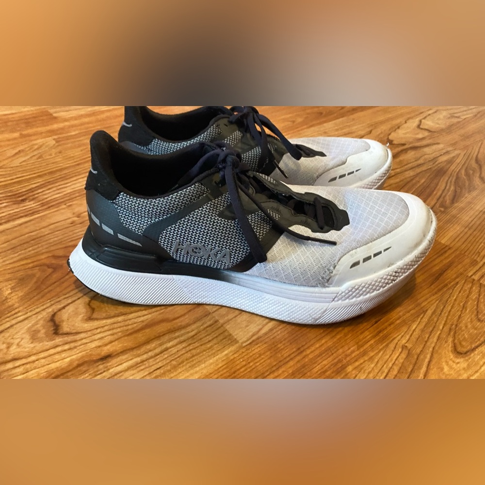 Woman Hoka Transport X Wide. Size 9. In used condition. They have been cleaned.